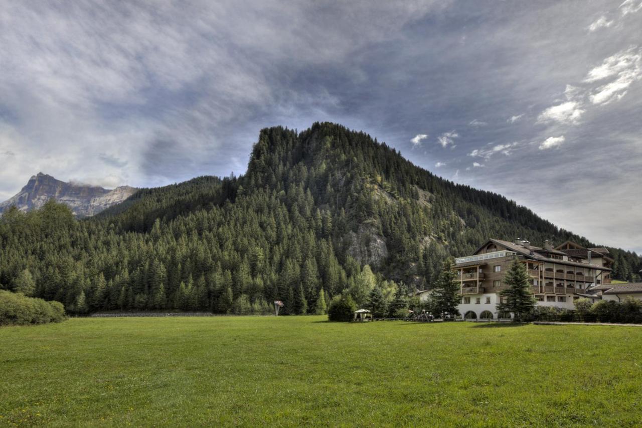 Hotel La Tambra Corvara In Badia Exterior foto