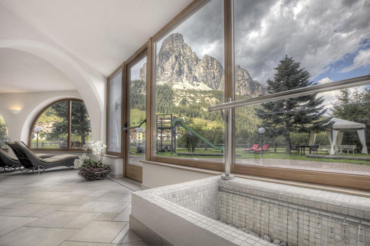 Hotel La Tambra Corvara In Badia Exterior foto